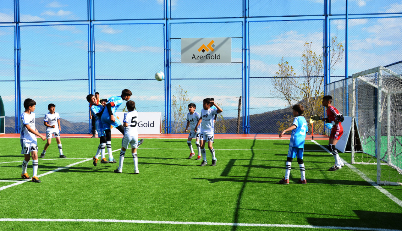 Daşkəsəndə “AzerGold” QSC tərəfindən yenidən qurulmuş minifutbol, voleybol, basketbol meydançaları təntənəli açılış mərasimi keçirilib