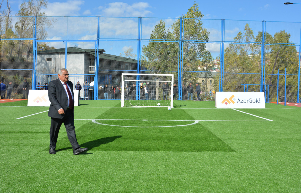 Daşkəsəndə “AzerGold” QSC tərəfindən yenidən qurulmuş minifutbol, voleybol, basketbol meydançaları təntənəli açılış mərasimi keçirilib