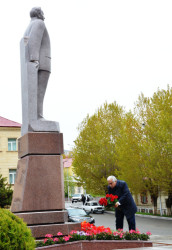 DAŞKƏSƏNDƏ XALQIMIZIN ÜMUMMİLLİ LİDERİ HEYDƏR ƏLİYEVİN ANADAN OLMASININ 99-CU İLDÖNÜMÜMÜ QEYD OLUNUB