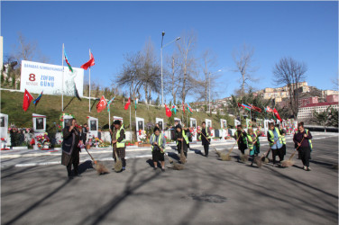 Daşkəsəndə 8 noyabr- Zəfər gününə hazırlıqla əlaqədar Ulu Öndərin abidəsinin ətrafında və  Şəhidlər Xiyabanında təmizlik işləri aparılmış, səliqə-səhman yaradılmışdır.