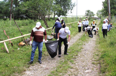 "Yaşıl dünya naminə həmrəylik ili" çərçivəsində növbəti təmizlik aksiyası Xoşbulaq  kəndində təşkil olunub