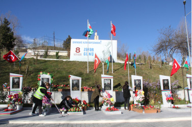 Daşkəsəndə 8 noyabr- Zəfər gününə hazırlıqla əlaqədar Ulu Öndərin abidəsinin ətrafında və  Şəhidlər Xiyabanında təmizlik işləri aparılmış, səliqə-səhman yaradılmışdır.