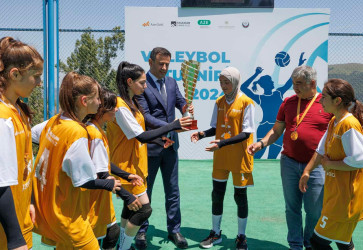 Daşkəsən rayonunda qızlardan ibarət məktəb komandaları arasında voleybol turniri keçirilib.