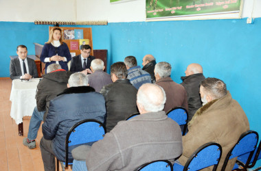 DAŞKƏSƏNİN QUŞÇU YAŞAYIŞ MƏNTƏQƏSİNDƏ KƏND TƏSƏRRÜFATI MƏHSULLARI İSTEHSALÇILARI İLƏ GÖRÜŞ KEÇİRİLİB