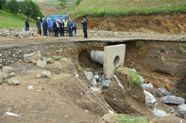 DAŞKƏSƏNİNİN İCRA BAŞÇISI ƏHƏD ABIYEV SON GÜNLƏR GÜCLÜ DOLU, LEYSAN YAĞIŞLARI, SEL VƏ DAŞQINLARIN RAYONA VURDUĞU ZİYANLARIN ARADAN QALDIRIMASI İLƏ BAĞLI OPERATİV MÜŞAVİRƏ KEÇİRİB, TƏBİİ FƏLAKƏTİN ZİYAN VURDUĞU YERLƏRDƏ SAKİNLƏRLƏ GÖRÜŞÜB