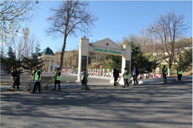 Daşkəsəndə 8 noyabr- Zəfər gününə hazırlıqla əlaqədar Ulu Öndərin abidəsinin ətrafında və  Şəhidlər Xiyabanında təmizlik işləri aparılmış, səliqə-səhman yaradılmışdır.