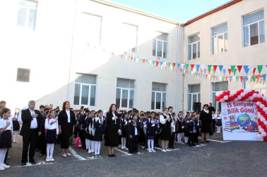 Daşkəsən Rayon İcra Hakimiyyətinin başçısı Orxan Abbasov müəllim və şagirdləri 15 sentyabr – Bilik Günü münasibətilə təbrik edib