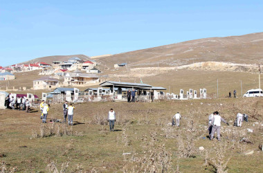 Daşkəsəndə qəbiristanlıq ərazisində geniş təmizlik aksiyası keçirilib