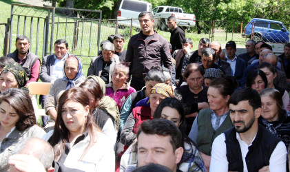 Daşkəsən Rayon İcra Hakimiyyətinin başçısı Orxan Abbasov 21.05.2025-ci il tarixdə Muşavaq kəndində vətəndaşların səyyar qəbulunu keçirib
