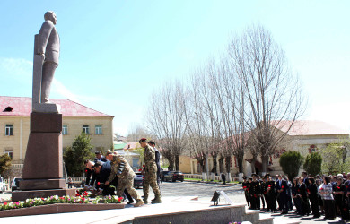Daşkəsəndə Ümummilli Lider Heydər Əliyevin anadan olmasının 103-cü ildönümü münasibətilə ümumrayon toplantısı keçirilib, Ulu Öndərin sevimli mahnı və musiqilərindən ibarət konsert proqramı təşkil olunub