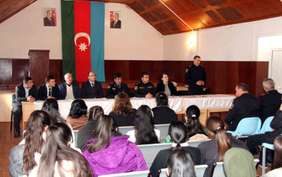 Daşkəsəndə məktəblilər üçün “Məişət zorakılığı, erkən nikah, zərərli vərdişlər və narkomaniya ilə mübarizə” mövzusunda növbəti maarifləndirici tədbir keçirilib