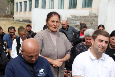 Daşkəsən Rayon İcra Hakimiyyətinin başçısı Orxan Abbasov 10.09.2025-ci il tarixdə Xoşbulaq kəndində vətəndaşların növbəti səyyar qəbulunu keçirib