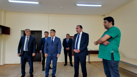 Daşkəsən Rayon İcra Hakimiyyətinin başçısı Orxan Abbasov “AzerGold” QSC-nin təşkil etdiyi növbəti səyyar tibbi müayinə aksiyası ilə yerində tanış olub