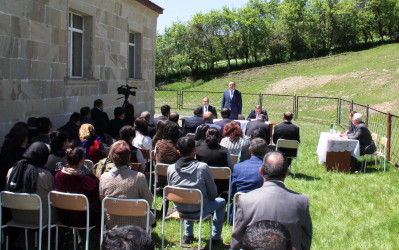 Daşkəsən Rayon İcra Hakimiyyətinin başçısı Orxan Abbasov 21.05.2025-ci il tarixdə Muşavaq kəndində vətəndaşların səyyar qəbulunu keçirib