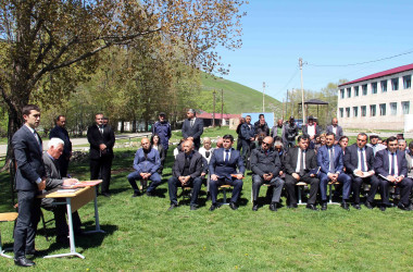 Daşkəsən Rayon İcra Hakimiyyətinin başçısı Orxan Abbasov 07.05.2025-ci il tarixdə Xoşbulaq kəndində vətəndaşların səyyar qəbulunu keçirib