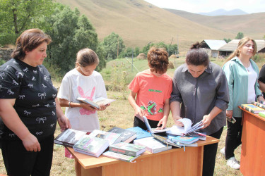 Daşkəsənin Xoşbulaq kəndində “Konstitusiya və Suverenlik İli”nə həsr olunmuş kitab sərgisi təşkil edilib