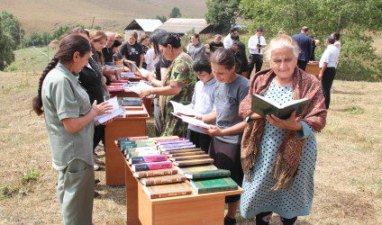 Daşkəsənin Xoşbulaq kəndində “Konstitusiya və Suverenlik İli”nə həsr olunmuş kitab sərgisi təşkil edilib
