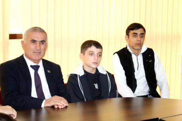 Daşkəsən Rayon İcra Hakimiyyətinin başçısı Orxan Abbasov 2026-2027-ci tədris ilinin başlanması münasibətilə məktəbyaşlı şəhid övladları ilə görüşüb