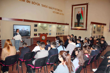 Daşkəsəndə Ulu Öndər Heydər Əliyevin anadan olmasının 103-cü il dönümünə həsr olunan növbəti tarix dərsi keçirilib
