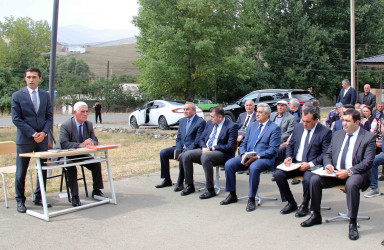 Daşkəsən Rayon İcra Hakimiyyətinin başçısı Orxan Abbasov 10.09.2025-ci il tarixdə Xoşbulaq kəndində vətəndaşların növbəti səyyar qəbulunu keçirib