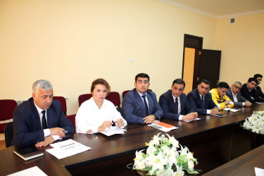 Daşkəsən Rayon İcra Hakimiyyətinin başçısı Orxan Abbasov rayonun idarə, müəssisə və təşkilat rəhbərləri ilə müşavirə keçirib