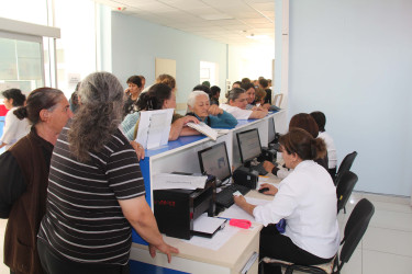 Daşkəsən Rayon İcra Hakimiyyətinin başçısı Orxan Abbasov “Ucqar Ərazilərdə Tibbi Xidmətlər” layihəsinə əsasən Daşkəsəndə keçirilən əhalinin tibbi müayinəsinin gedişatı ilə tanış olub