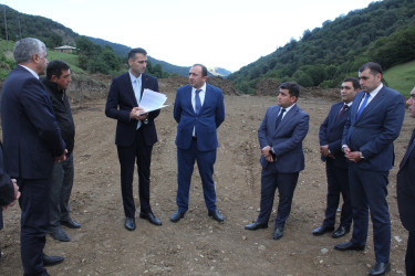 Daşkəsən Rayon İcra Hakimiyyətində “Azərbaycan Respublikasında kənd təsərrüfatı, balıqçılıq və akvakultura məhsullarının istehsalı və emalı sahələrinin inkişafına dair 2026–2030-cu illər üçün Dövlət Proqramı”nın icrasının təmin edilməsi məqsədilə yaradılmış rayon Qərargahının növbəti iclası olub və təsərrüfatlara yerində baxış keçirilib