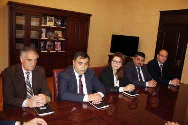 Daşkəsən Rayon İcra Hakimiyyətinin başçısı Orxan Abbasov dövlət qulluğunda uzunmüddətli səmərəli fəaliyyətlərinə görə RİHBA-nın Sənədlərlə və vətəndaş müraciətləri ilə iş sektorunun müdiri Əhmədov Sahib İbrahim oğlunu və Qaraqullar kənd inzibati ərazi dairəsi üzrə nümayəndə Bayramov Elbrus Yaqub oğlunu Fəxri Fərmanla təltif edib