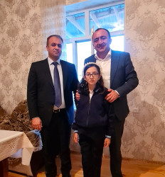 Daşkəsən Rayon İcra Hakimiyyətinin başçısı Orxan Abbasov yeni tədris ilinin başlaması münasibəti ilə məktəbli şəhid övladlarını evlərində ziyarət edib