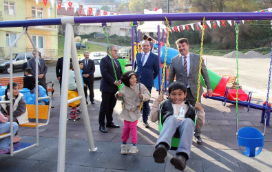 Daşkəsən şəhərində yaradılmış uşaq oyun sahəsində görülən işlərə baxış keçirilib