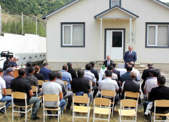 Daşkəsən Rayon İcra Hakimiyyətinin başçısı Orxan Abbasov 12.08.2026-cı il tarixdə Almalı kəndində vətəndaşların səyyar qəbulunu keçirib