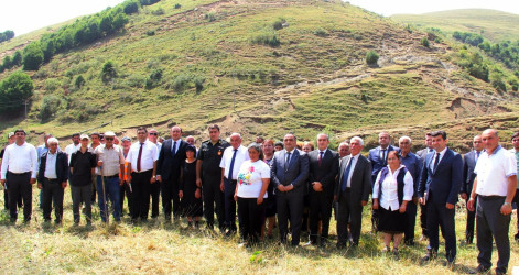 Daşkəsən Rayon İcra Hakimiyyətinin başçısı Orxan Abbasov 05.08.2025-ci il tarixdə Qaraqullar və Qaratağlar kəndləri sakinlərinin səyyar qəbulunu keçirib