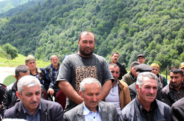Daşkəsən Rayon İcra Hakimiyyətinin başçısı Orxan Abbasov 17.06.2026-cı il tarixdə Astaf kəndində vətəndaşların səyyar qəbulunu keçirib