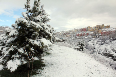 Daşkəsənə yaz fəslində qar yağıb