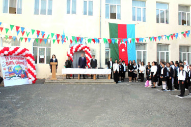 Daşkəsən Rayon İcra Hakimiyyətinin başçısı Orxan Abbasov müəllim və şagirdləri 15 sentyabr – Bilik Günü münasibətilə təbrik edib