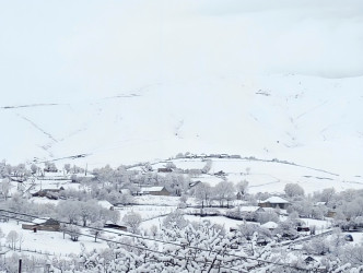 Daşkəsənə yaz fəslində qar yağıb