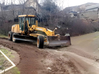Daşkəsən rayonunun Quşçu körpüsü qəsəbəsində “Şəhərsalma və Memarlıq İli” çərçivəsində daxili yollarda cari təmir işləri aparılıb