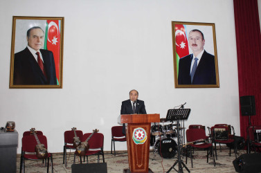 Daşkəsəndə Ümummilli Lider Heydər Əliyevin anadan olmasının 103-cü ildönümü münasibətilə ümumrayon toplantısı keçirilib, Ulu Öndərin sevimli mahnı və musiqilərindən ibarət konsert proqramı təşkil olunub