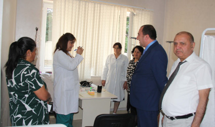Daşkəsən Rayon İcra Hakimiyyətinin başçısı Orxan Abbasov “Ucqar Ərazilərdə Tibbi Xidmətlər” layihəsinə əsasən Daşkəsəndə keçirilən əhalinin tibbi müayinəsinin gedişatı ilə tanış olub