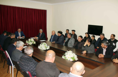 Daşkəsən Rayon İcra Hakimiyyətinin başçısı Orxan Abbasov rayonda fəaliyyət göstərən sahibkarlarla növbəti görüş keçirib