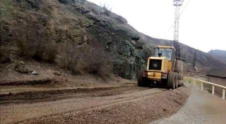 Daşkəsən rayonunun Quşçu körpüsü qəsəbəsində “Şəhərsalma və Memarlıq İli” çərçivəsində daxili yollarda cari təmir işləri aparılıb
