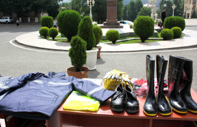 Daşkəsən şəhər Kommunal Müəssisələri Kombinatında işçilərə yeni iş geyim dəstləri təqdim olunub