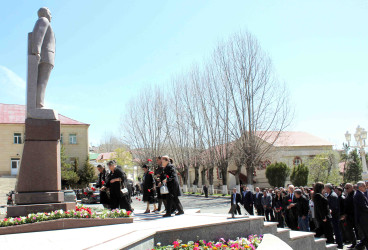 Daşkəsəndə Ümummilli Lider Heydər Əliyevin anadan olmasının 103-cü ildönümü münasibətilə ümumrayon toplantısı keçirilib, Ulu Öndərin sevimli mahnı və musiqilərindən ibarət konsert proqramı təşkil olunub