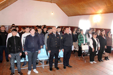 Daşkəsəndə məktəblilər üçün “Məişət zorakılığı, erkən nikah, zərərli vərdişlər və narkomaniya ilə mübarizə” mövzusunda növbəti maarifləndirici tədbir keçirilib