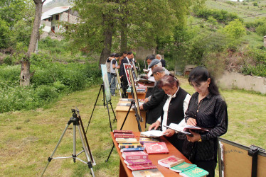 Dəstəfur kəndində “Konstitusiya və Suverenlik İli” çərçivəsində 28 May – Müstəqillik Gününə həsr olunan kitab və əl işlərindən ibarət sərgi keçirilib