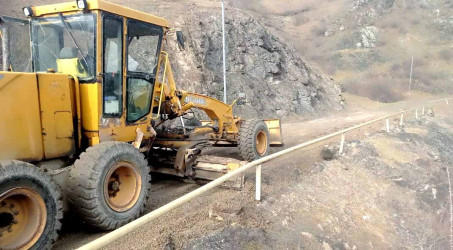 Daşkəsən rayonunun Quşçu körpüsü qəsəbəsində “Şəhərsalma və Memarlıq İli” çərçivəsində daxili yollarda cari təmir işləri aparılıb