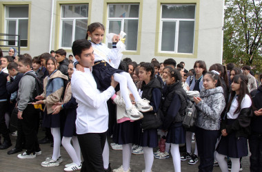 Daşkəsən Rayon İcra Hakimiyyətinin başçısı Orxan Abbasov 15 sentyabr – Bilik Günü münasibətilə məktəblilərlə görüşüb