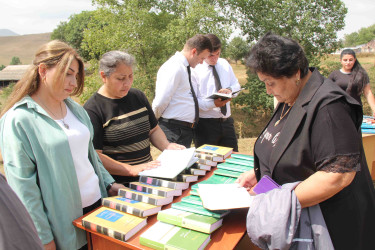Daşkəsənin Xoşbulaq kəndində “Konstitusiya və Suverenlik İli”nə həsr olunmuş kitab sərgisi təşkil edilib