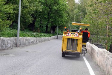 Daşkəsən şəhərinin prospekt və küçələrinə yeni yol xətləri çəkilir