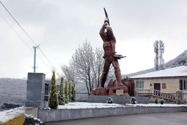 Daşkəsənə yaz fəslində qar yağıb